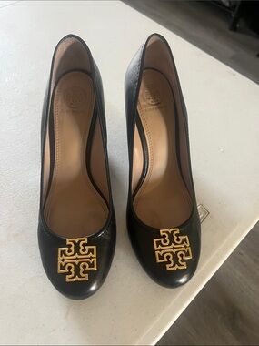 Tory Burch Black Leather Pumps with Gold Logo